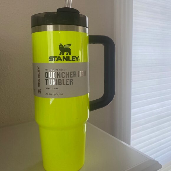 Stanley Quencher H2.0 Tumbler Neon Yellow 30oz - Picture 1 of 1